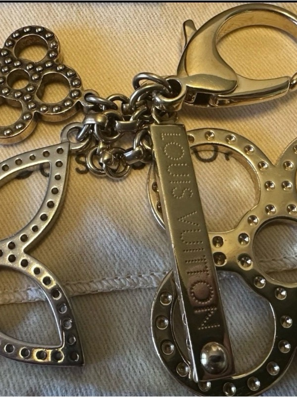 Louis Vuitton Silver Monogram Flower Keyring Charm - Picture 5 of 9